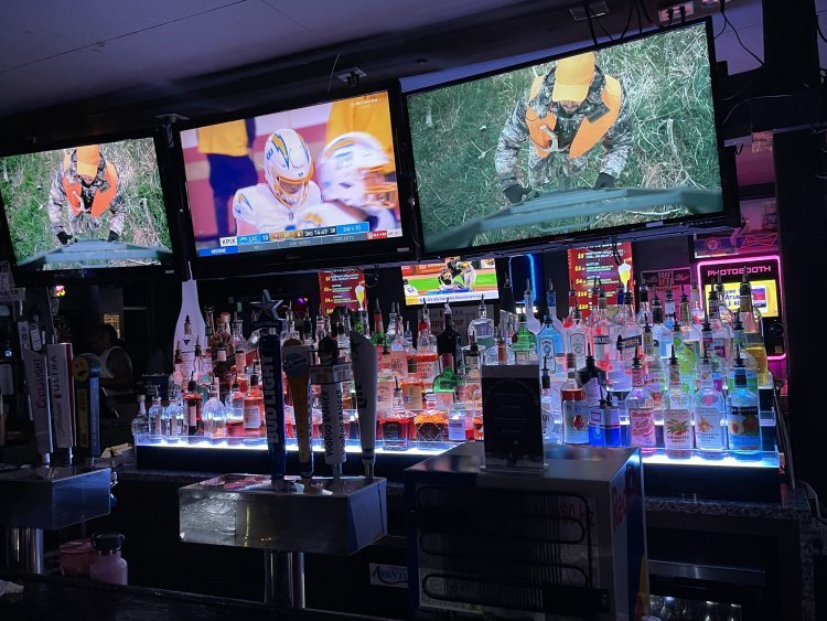 Kick Back with Friends at Euless Top Sports Bar