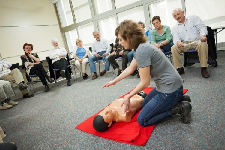 What to Expect in Your CPR and 1st Aid Certification Class