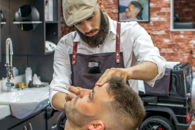 From Beginner to Barber: What to Expect in Training Courses