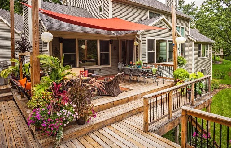 Why Olathe Residents Like to Add Decks to Their Homes