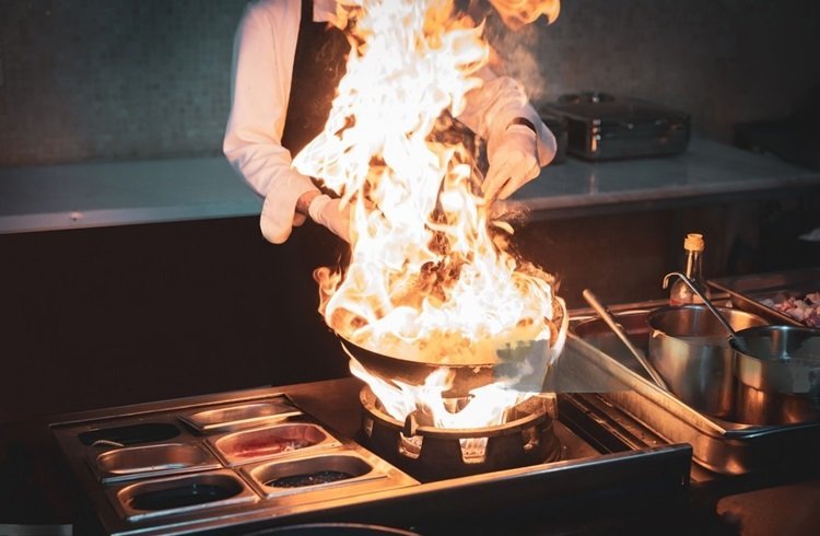 6 Reasons to Hire a Private Hibachi Chef for Your Next Event