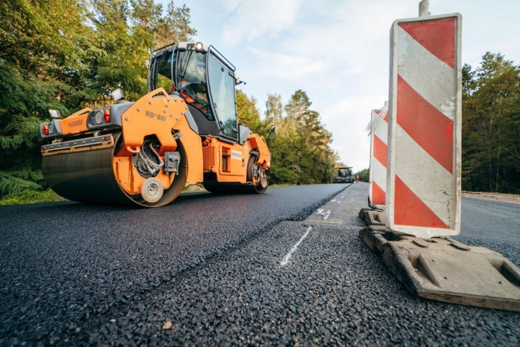 How Asphalt Milling and Slurry Seal Can Prevent Cracks and Potholes