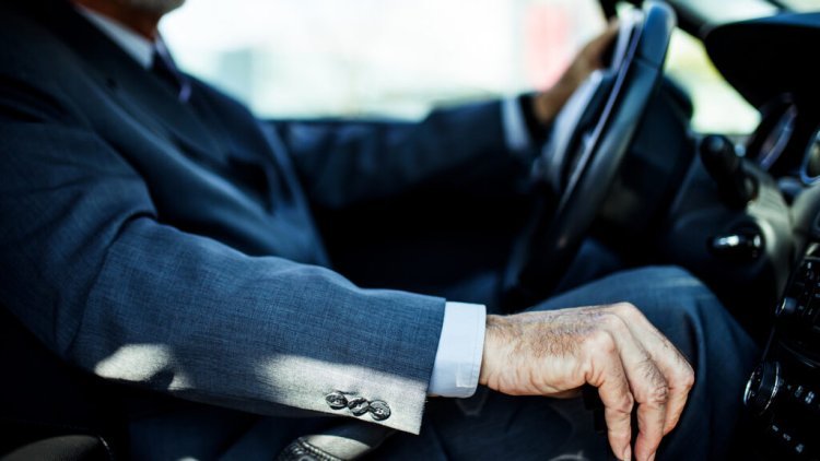 The Top Qualities to Look for When Hiring a Personal Driver